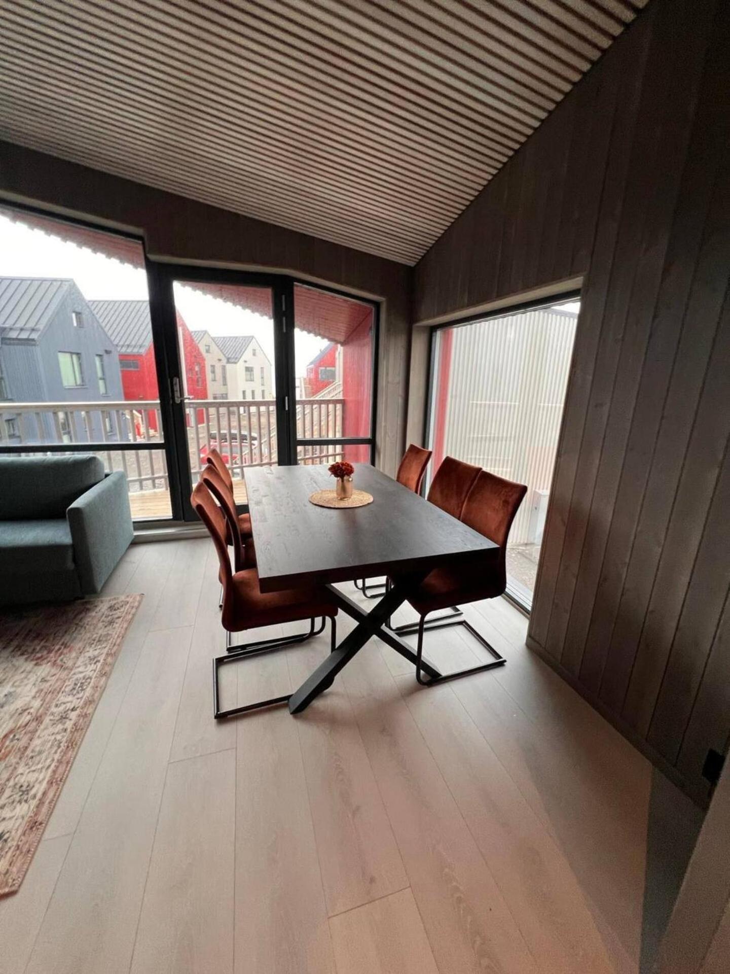 Stilren Leilighet I Henningsvær Exterior foto